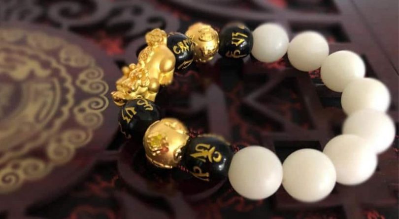 An Introduction to Feng Shui: How to wear a Feng Shui bracelet